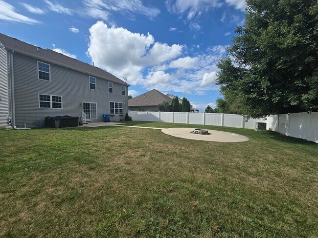 Building Photo - 10091 Pearwood Dr