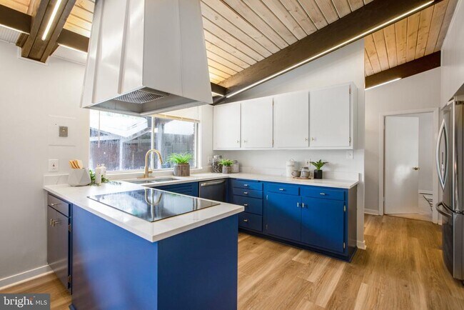 Building Photo - 3406 Woodvalley Dr