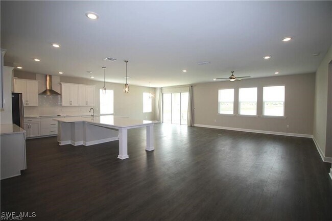 Building Photo - 2051 Grove Dr