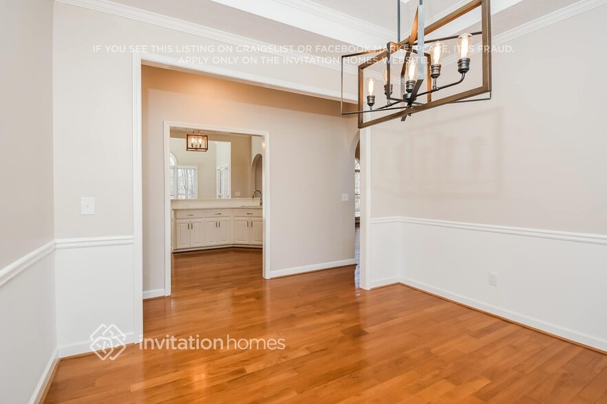 Building Photo - 2011 Castlemaine Cir