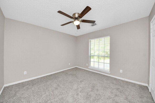 Building Photo - 1335 Crescent Pkwy Ct