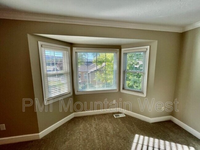 Building Photo - 499 N 200 W