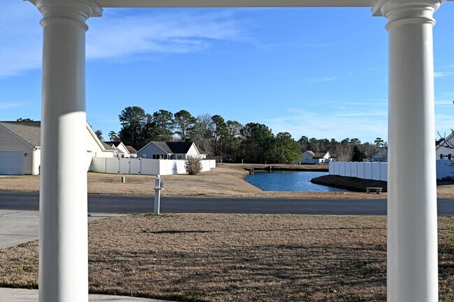 Building Photo - Charming 3BR Ranch in Osprey Woods – Screened Porch & Vaulted Ceilings