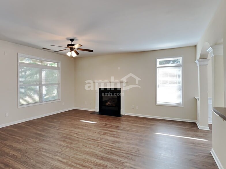 Building Photo - 302 Harmony Lake Dr