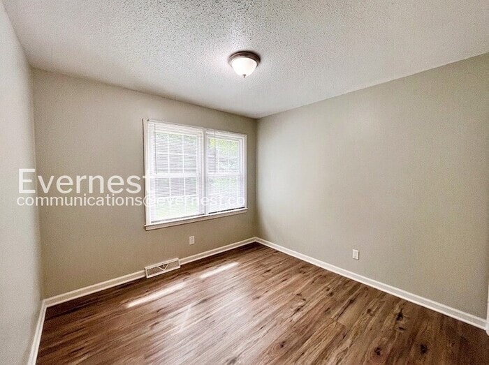 Building Photo - 400 Wilcrest Dr