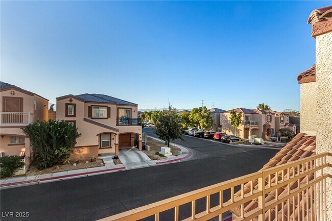 Building Photo - 10396 Midseason Mist St