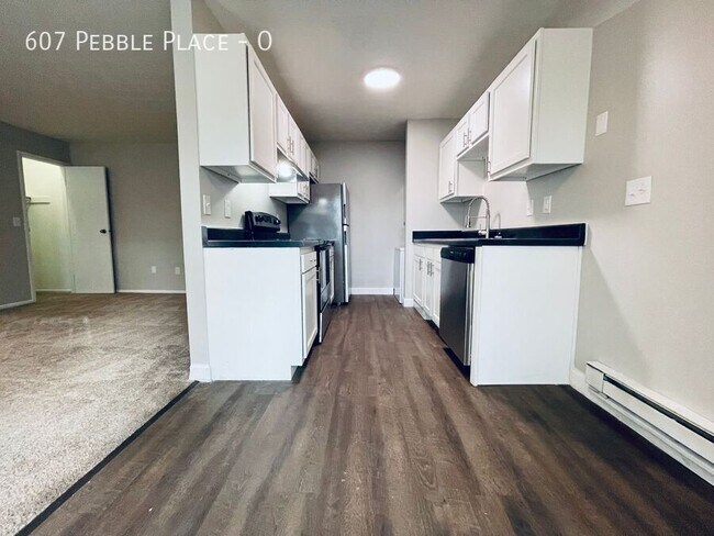 Building Photo - 607 Pebble Pl Dr