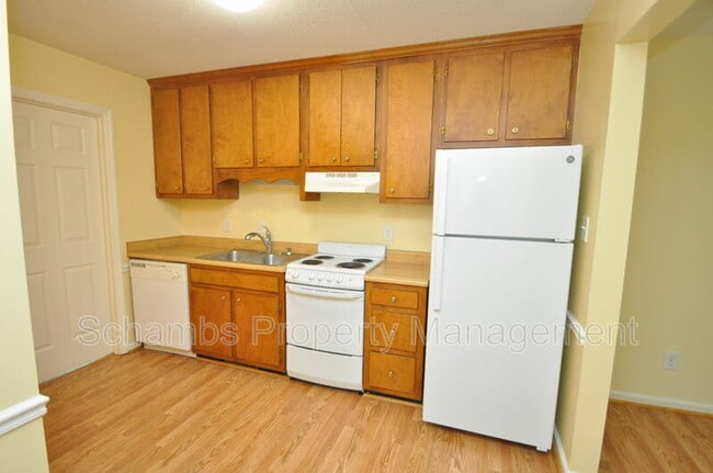 Building Photo - 6104 Deerwood Pl