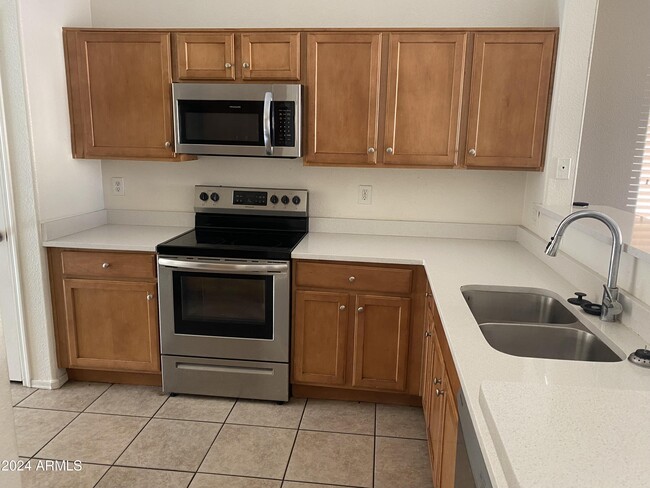 Building Photo - 11634 W Western Ave