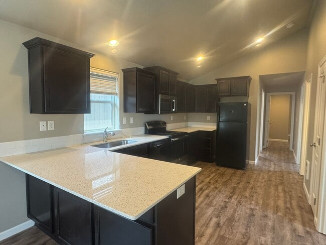Building Photo - Beautiful 3 bedroom/2 bath tiny home in Co...