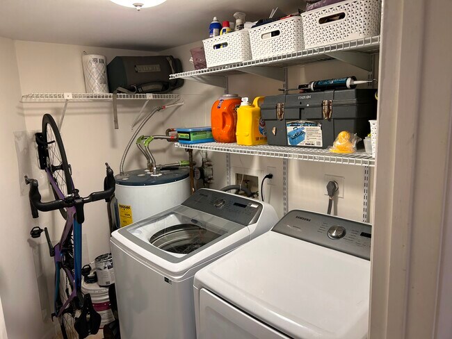 Building Photo - 1915 Lavers Cir