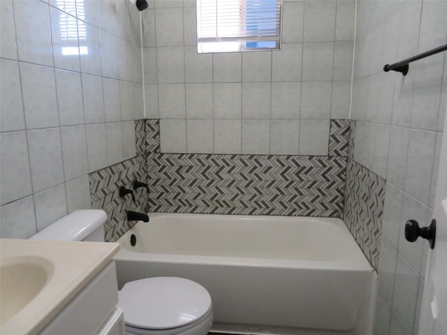 Building Photo - 5010 Walker St