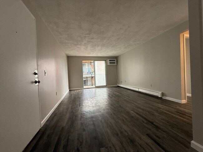 Building Photo - 11 Kenmar Dr
