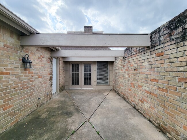 Building Photo - 2710 Quail Creek Dr
