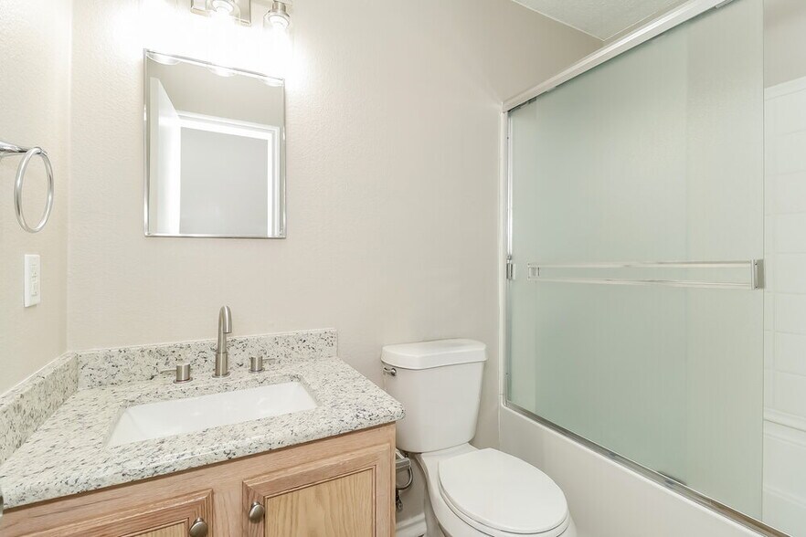 Building Photo - 517 Riverflat Dr