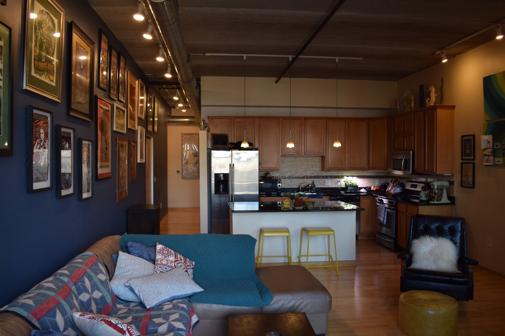 Building Photo - 210 S Water St