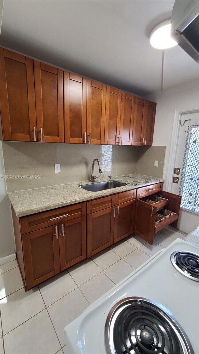 Building Photo - 1715 Wiley St