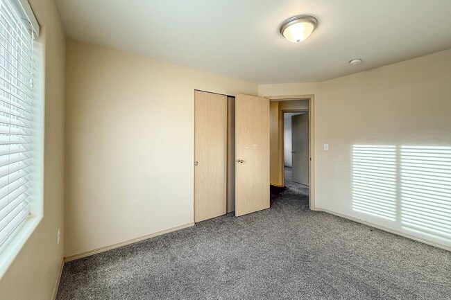 Building Photo - South Richland 4-Bedroom Home With Large Backyard