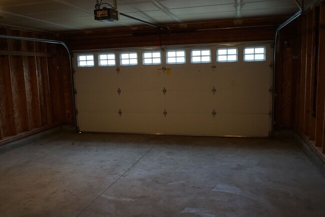 Building Photo - 6412 NE 78th Ave