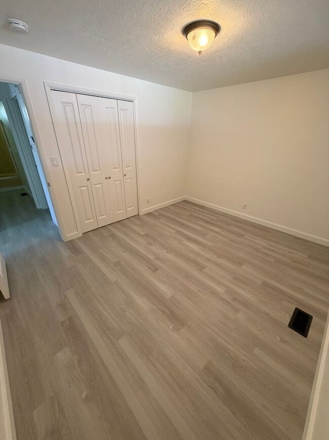 Building Photo - 2 Bedroom in Albany!