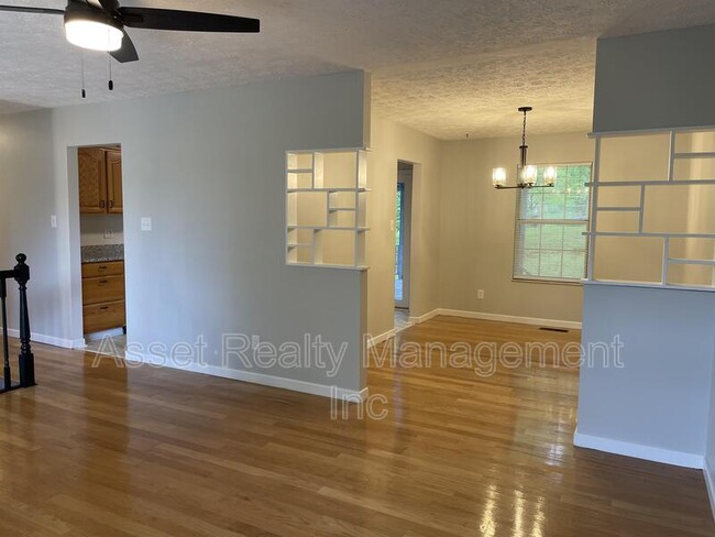 Building Photo - 608 Augustan Ln