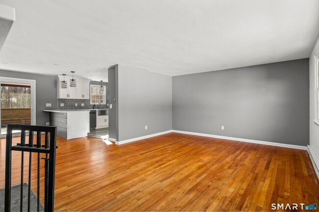 Building Photo - 17 Champlain Dr