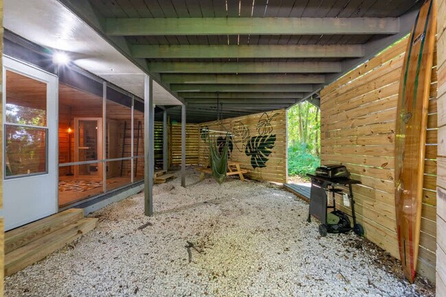 Building Photo - 5130 River Bluff Ln