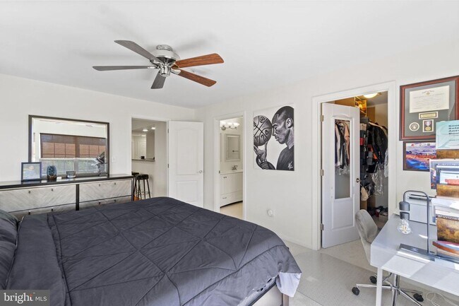 Building Photo - Live the Life with Convenience and Style!