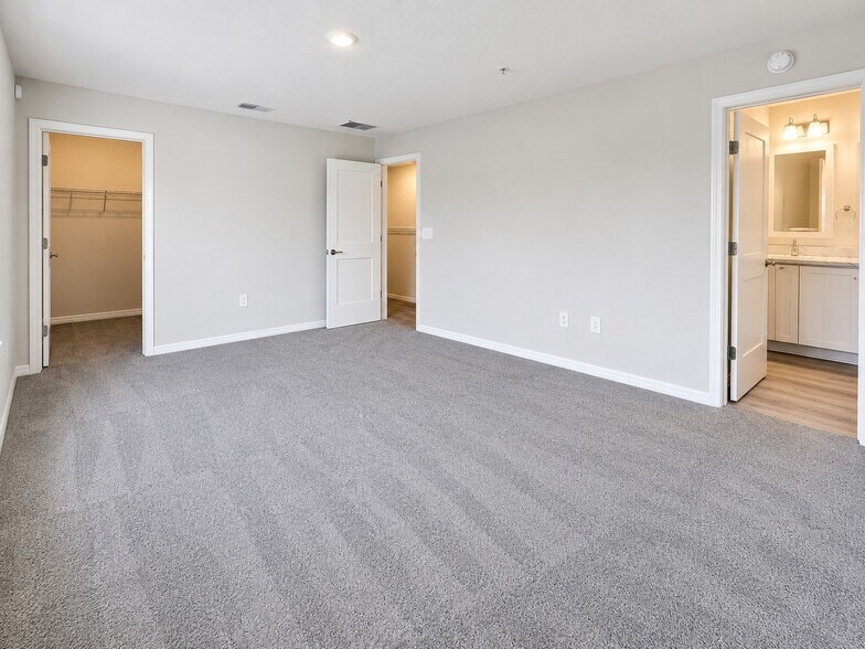 Building Photo - 318 Chesapeake Dr