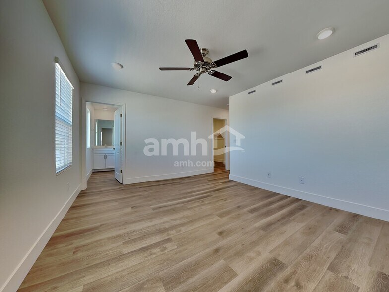 Building Photo - 11178 Magallanes St