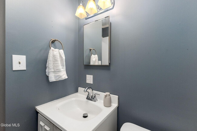 Building Photo - 56 Monroe St