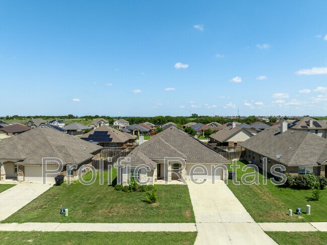 Building Photo - 6117 Verde Dr