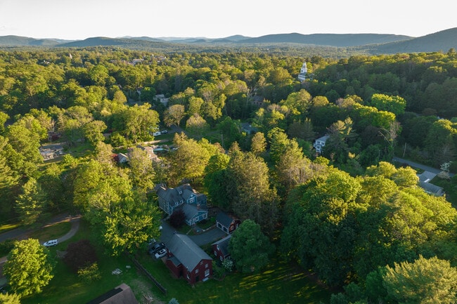 Building Photo - 45 Taconic Ave