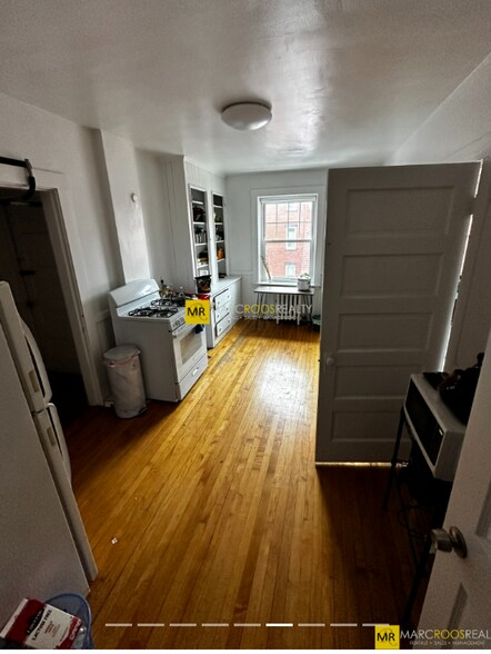 Building Photo - 15 Centre St