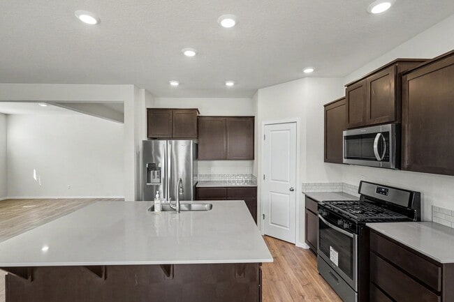 Building Photo - 4 Bed (plus BONUS ROOM), 2.5 Bath Newer Home in NE Salem
