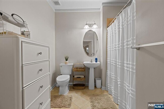 Building Photo - 407 River Place