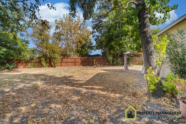 Building Photo - Remodeled 4-Bedroom w/  Large Backyard-AF