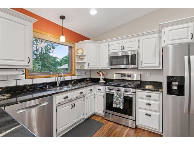 Building Photo - 796 Sunset Dr