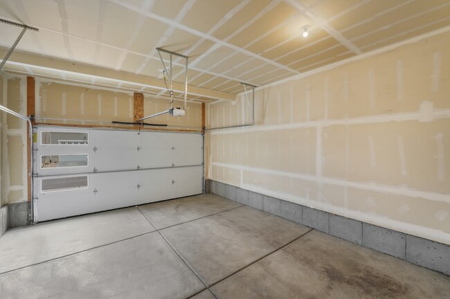 Building Photo - Now Leasing: 4-Bed, 2.5-Bath Home in Viney...