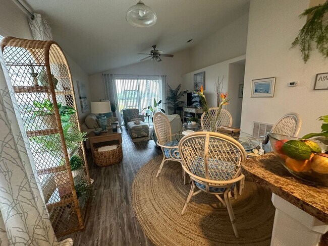Building Photo - Lake Mary- 4 bedrooms, 2 bathrooms- $2,400.00