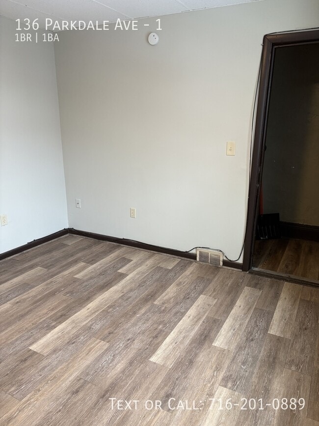 Building Photo - 136 Parkdale Ave