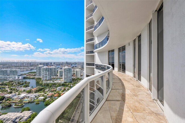 Building Photo - 16001 Collins Ave