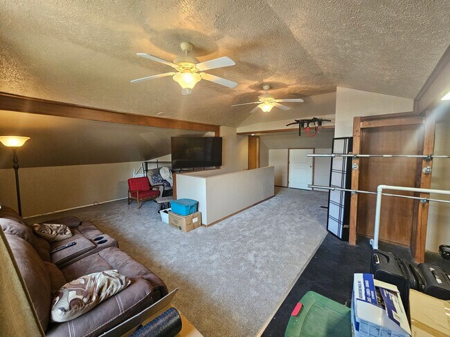 Building Photo - Beautiful Home in the Spokane