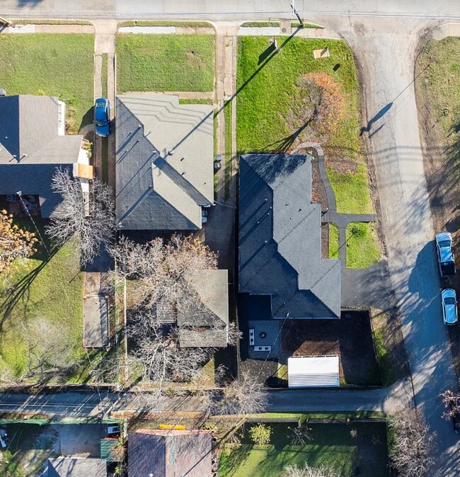 Building Photo - 3423 W Clarendon Dr