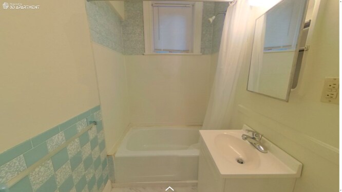 Building Photo - 44 Maple St