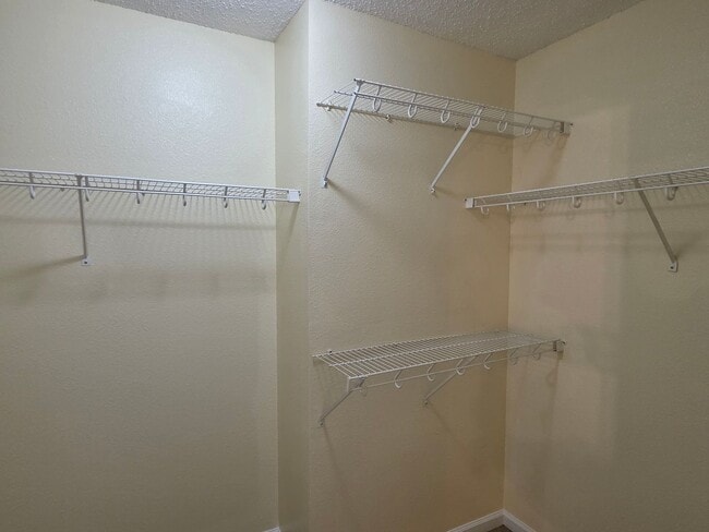 Building Photo - 1118 Towne Pk E Dr