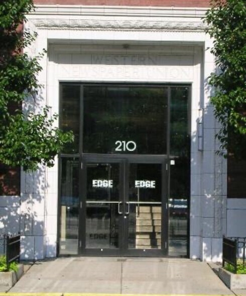 Building Photo - 210 S Desplaines St