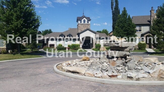 Building Photo - Pemberley HOA Condo, Close to the Clubhouse