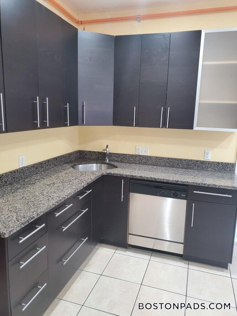 Building Photo - 3147-3149-3149 Washington St