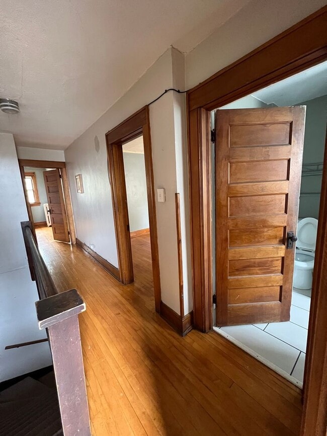 Building Photo - AVAILABLE JUNE 1ST - 4 Bed/1 Bath: Now With $250 Off First Months Rent!